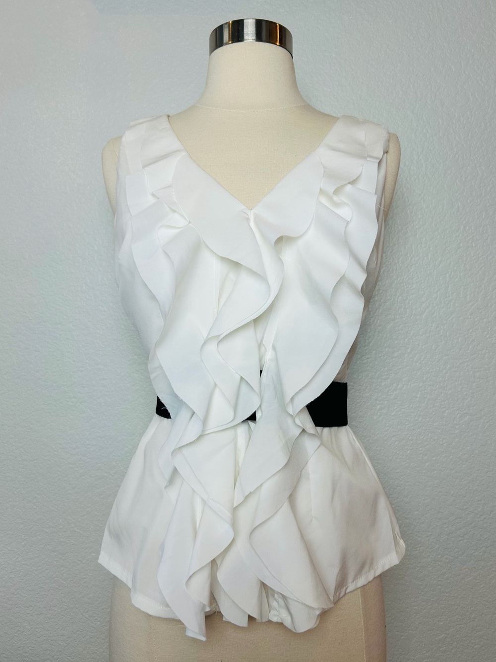 Phanuel Ruffle Front Blouse Top Women's M White Black Back Zip Sleeveless NWT